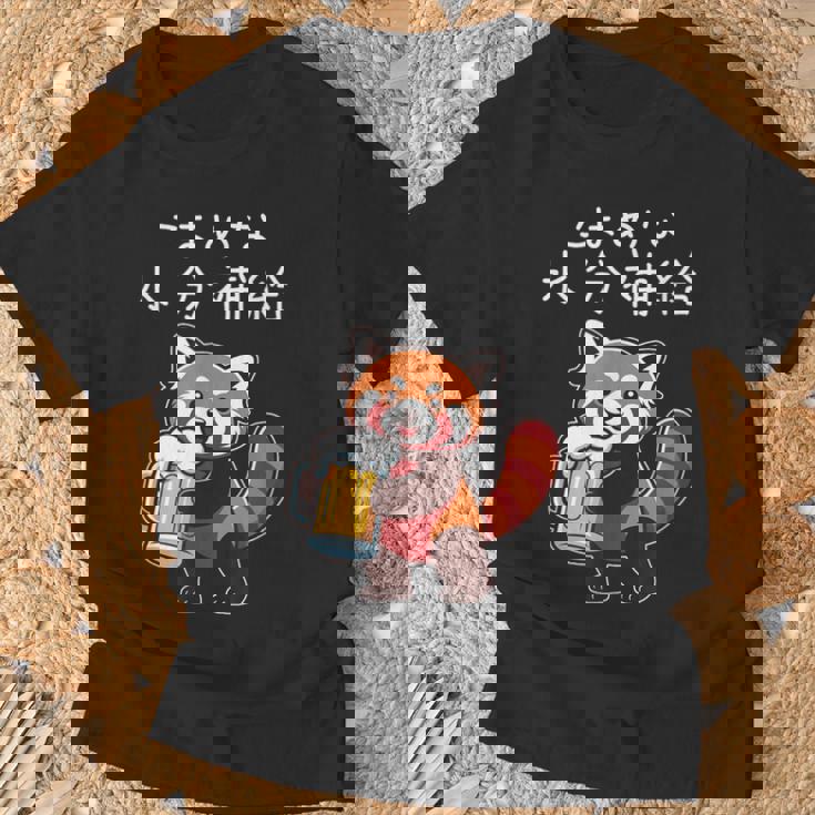 【こまめな水分補給】面白いレッドパンダ 熱中症対策 お酒 ビール 夏 暑さ おもしろ 面白い 可愛い ネタ ウケ狙い Tシャツ 高齢者への贈り物