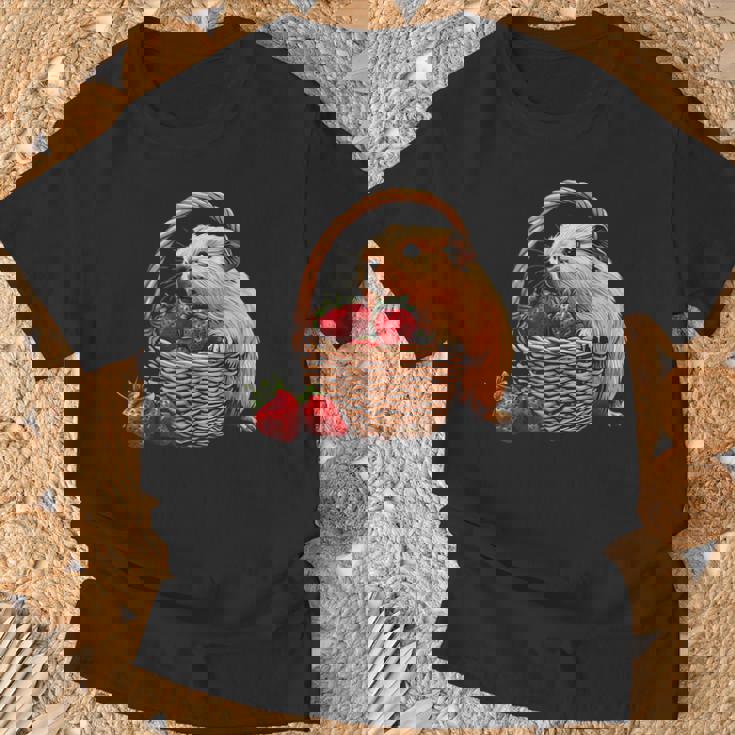 いちご モルモット いちご 野生動物 かわいい モルモット Tシャツ 高齢者への贈り物