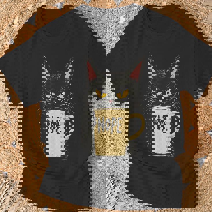 おかしな猫 コーヒーマグと黒猫 Nope Tシャツ 高齢者への贈り物