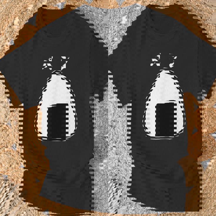 おにぎりパン パンとおにぎり：伝統とモダンの融合 Tシャツ 高齢者への贈り物