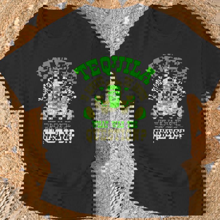 おもしろテキーラ飲んでるテキーラはいつも答えの贈り物 Tシャツ 高齢者への贈り物