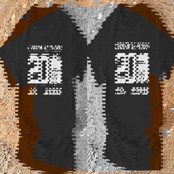 お誕生日 記念 二十歳 二十 誕生日おめでとう 成人 ハッシュタグ ネタ おもしろ 誕生日 Tシャツ 高齢者への贈り物