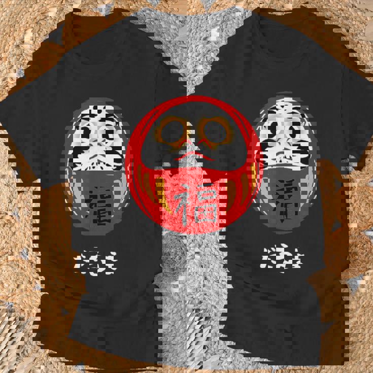 かわいいだるま人形 日本の漢字 かわいいだるま Tシャツ 高齢者への贈り物