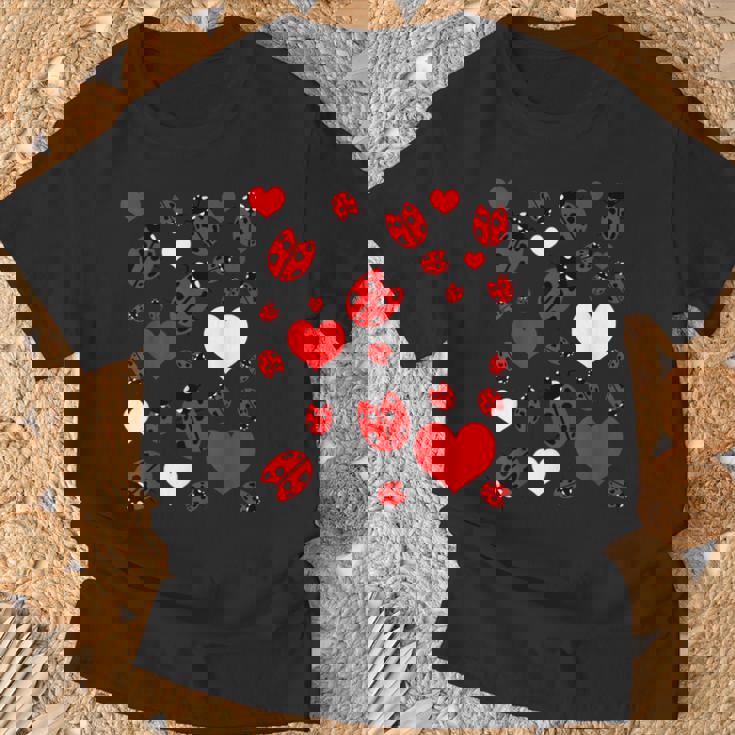 かわいいてんとう虫とハートのてんとう虫柄 Tシャツ 高齢者への贈り物