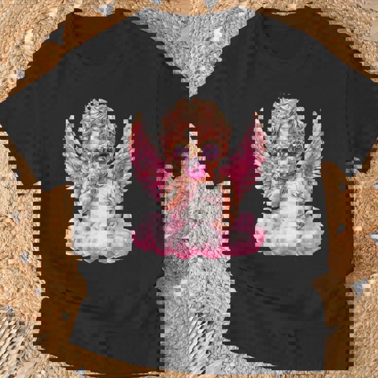 かわいいキューピッド吹くバブルガムサングラスバレンタインデー。 Tシャツ 高齢者への贈り物