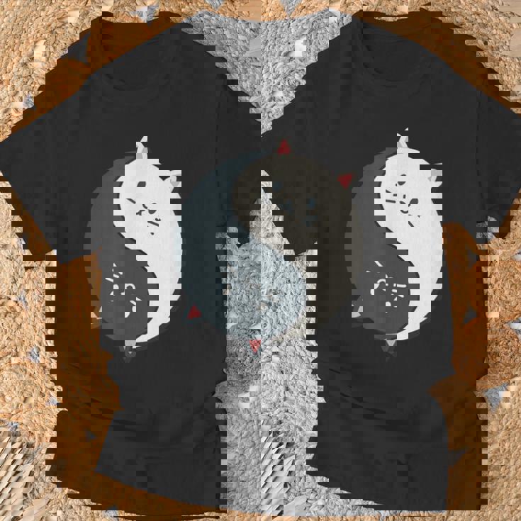 かわいい猫と一緒に陰陽師のサイン I Karma Yoga Cat Tシャツ 高齢者への贈り物