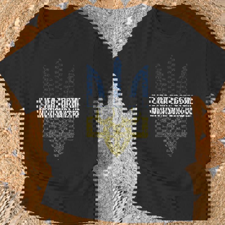 この戦争が終わったら衣装を着てやる Tシャツ 高齢者への贈り物