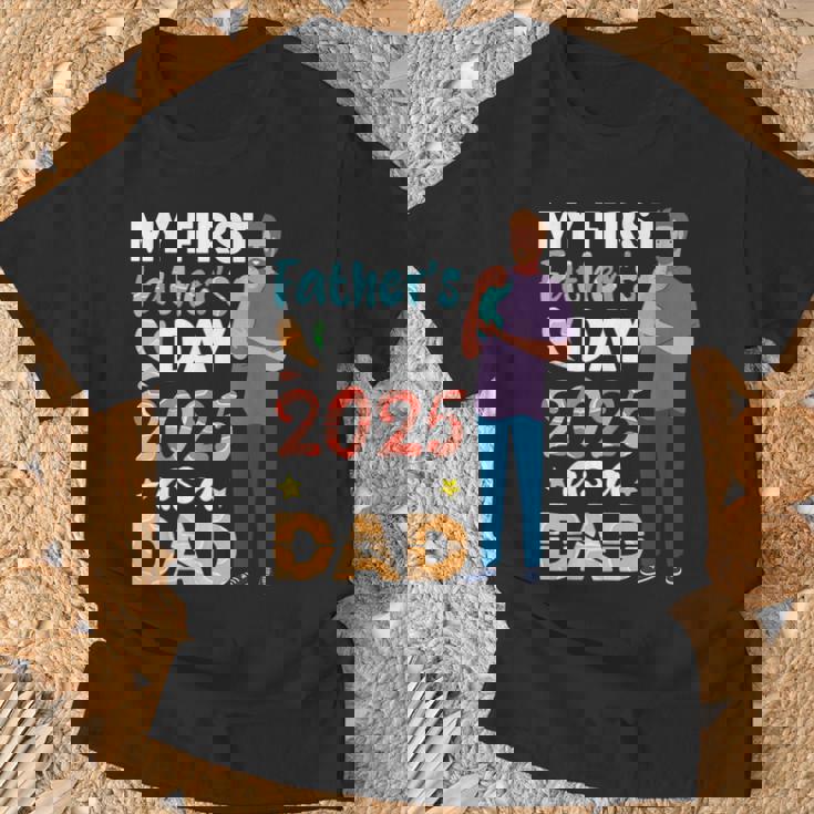 はじめての父の日2025年 赤ちゃんの誇り高きパパを持つお父さんとして Tシャツ 高齢者への贈り物