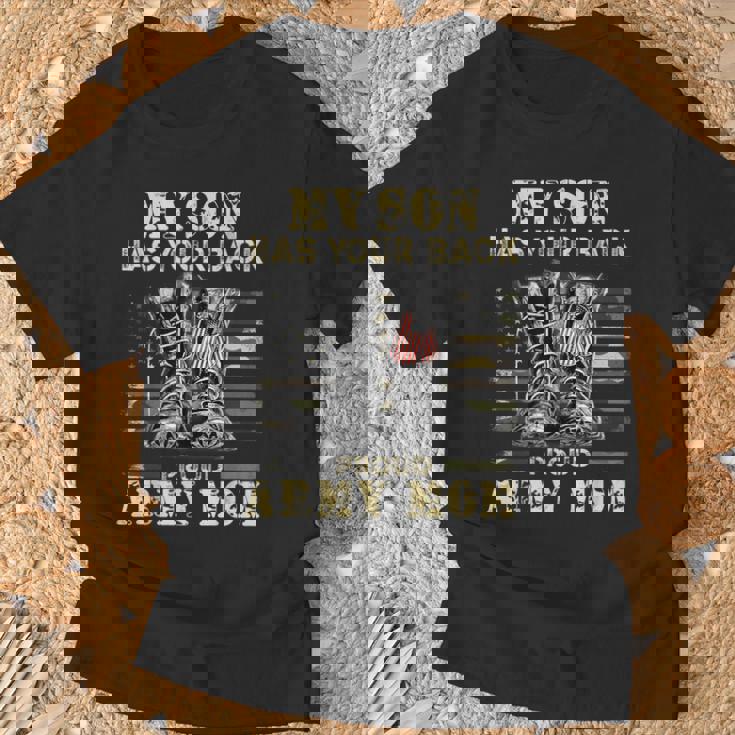 メンズ アメリカ国旗デザイン Myon Has Your Back Proud Army Mom Tシャツ 高齢者への贈り物