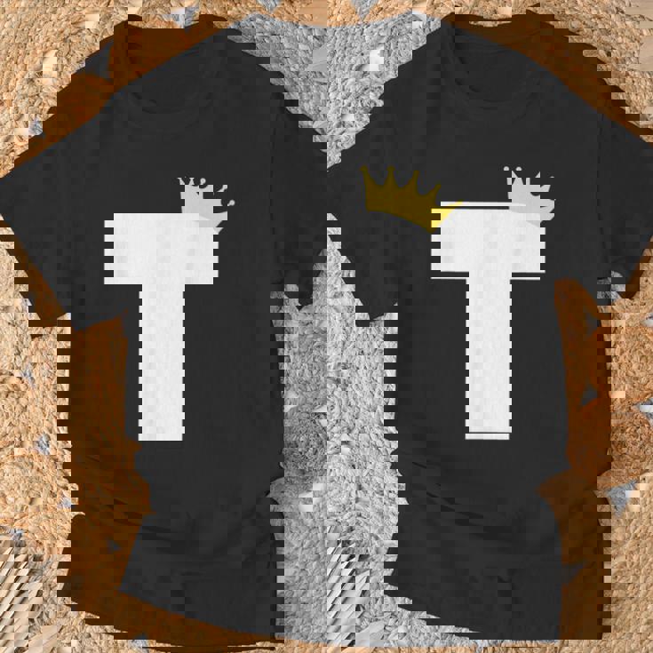 アルファベット大文字モノグラム イニシャル キング クイーン クラウン Tシャツ 高齢者への贈り物