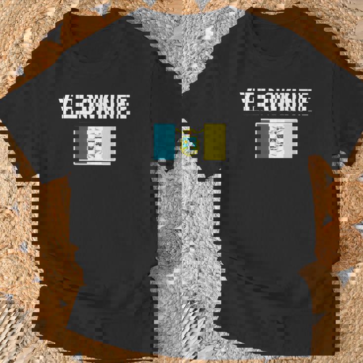 イエローナイフ 紋章 旗 国家への誇り ギフト お土産 Tシャツ 高齢者への贈り物