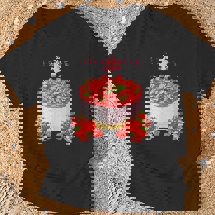 イチゴケーキ スイーツ デザート かわいい 春 パティシエ、普段着、いちご狩り、いちご、ストロベリー、お菓子 Tシャツ 高齢者への贈り物