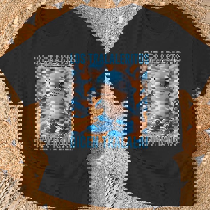 インターネットミーム 陽気なaiモンスター ロス トラレリトス ディセン Tシャツ 高齢者への贈り物