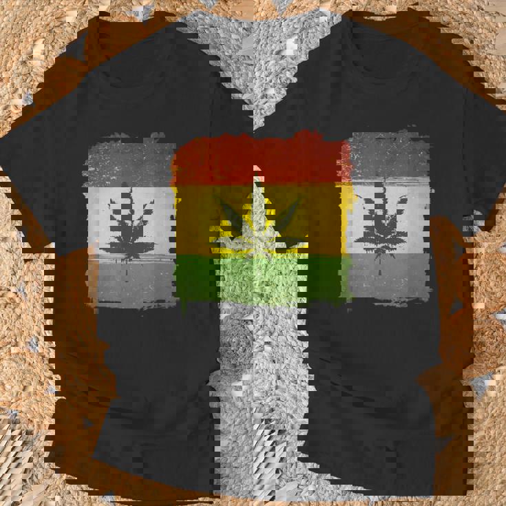 ウィード マリファナ ガンジャ リーフ ラスタ フラッグ 大麻 恋人 ギフト Tシャツ 高齢者への贈り物
