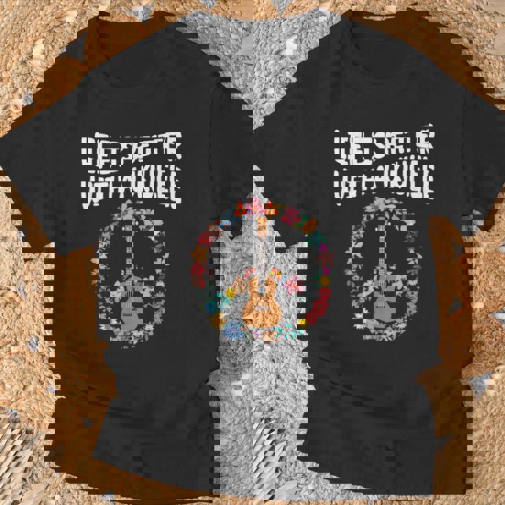 ウクレレで人生はもっと良い-ウクレレ愛好家 Tシャツ 高齢者への贈り物