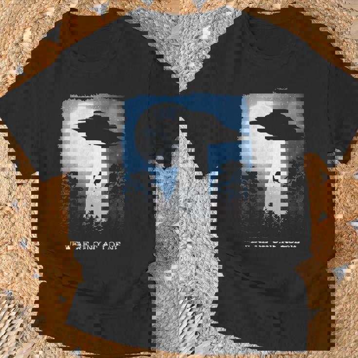 エイリアン アブダクション 牛 Ufo We Are Not Alone ギフト Tシャツ 高齢者への贈り物