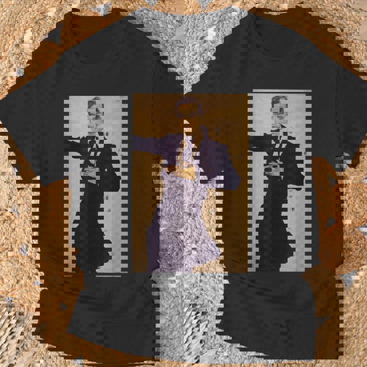 エゴン・シーレによる画家の肖像1910 Tシャツ 高齢者への贈り物