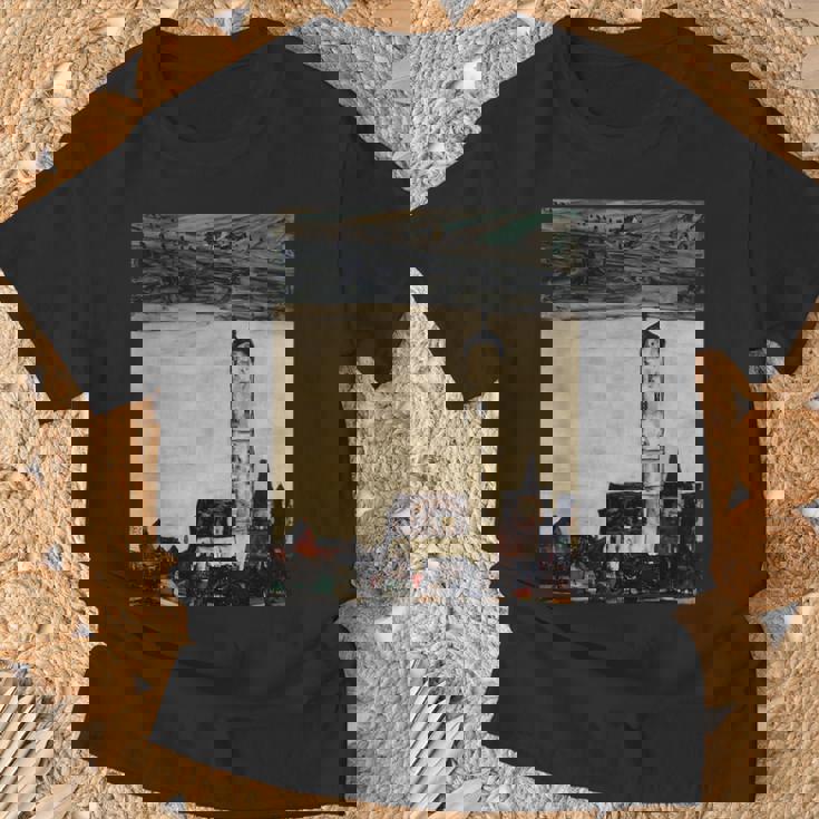 エゴン・シーレ作「ドナウ川のシュタインの教会」1913 Tシャツ 高齢者への贈り物