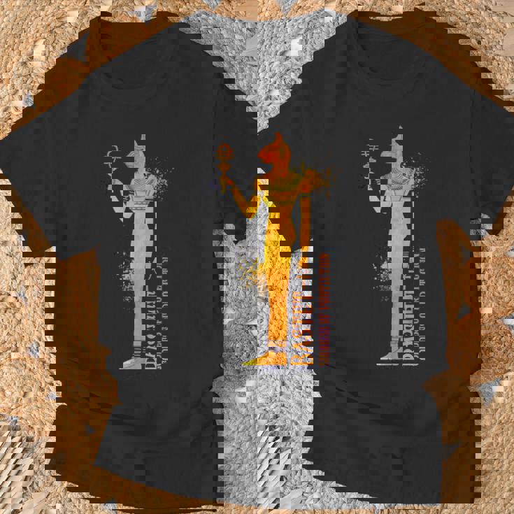 エジプトの女神バステトの彩色画 Tシャツ 高齢者への贈り物