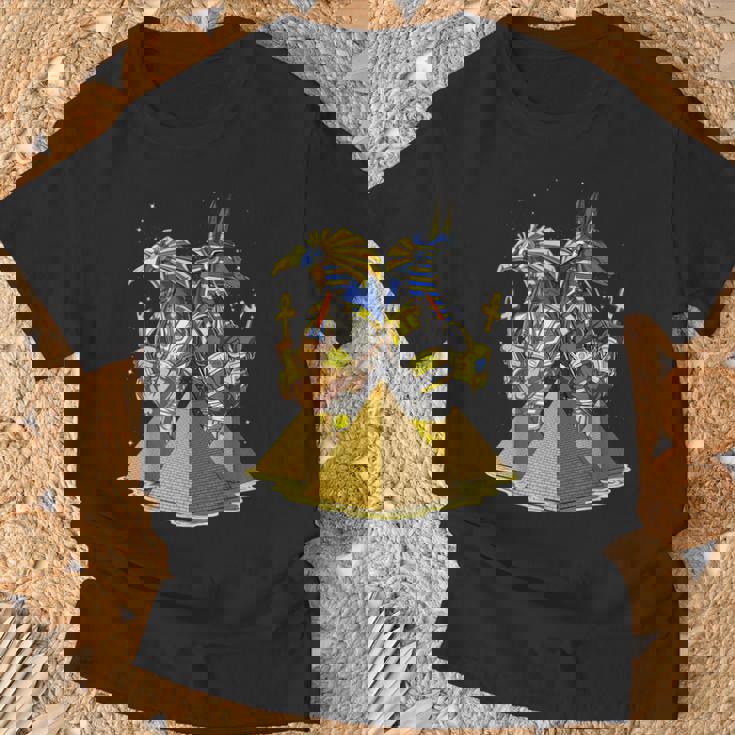 エジプトの神々アヌビスとホルスの目エジプトのピラミッドアンクのシンボル古代エジプト神話 Tシャツ 高齢者への贈り物