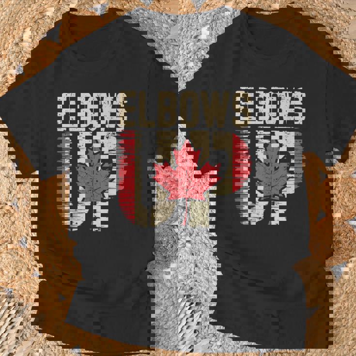 エルボーズアップ カナダ カナダ国旗 プライド 北 強い メープルリーフ Tシャツ 高齢者への贈り物