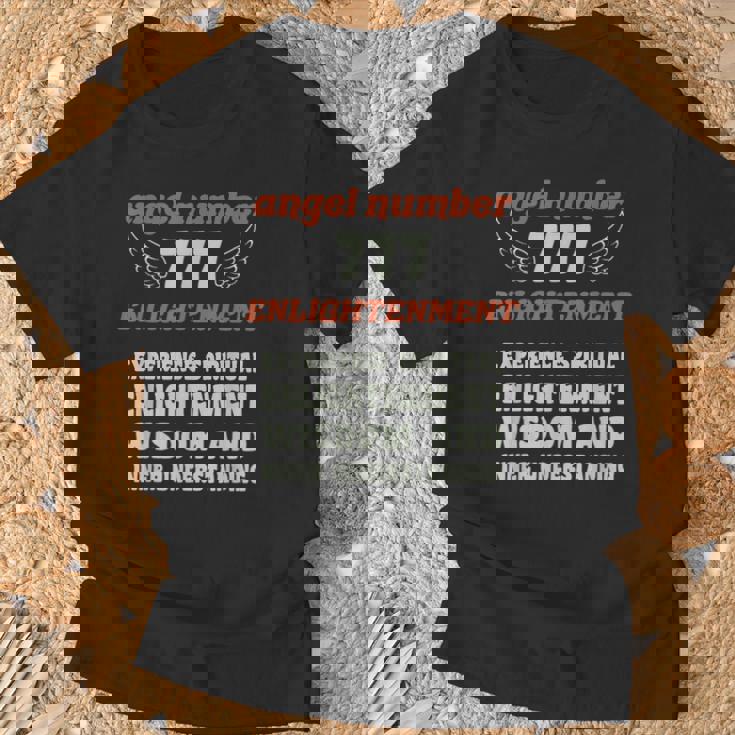 エンジェルナンバー777エンライトメント数秘術パーソナルナンバー777 Tシャツ 高齢者への贈り物