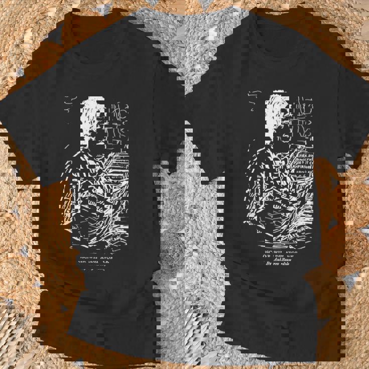 オスカー・ワイルド At Work By オーブリー・ビアズリー 1893 Tシャツ 高齢者への贈り物