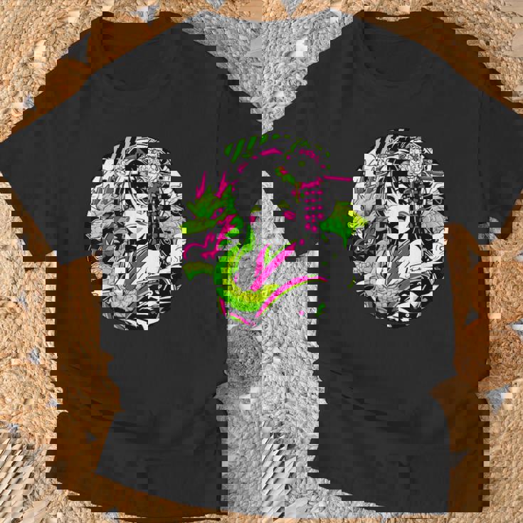 オタク愛好家のためのドラゴンボンド付きカワイイアニメ芸者 Tシャツ 高齢者への贈り物