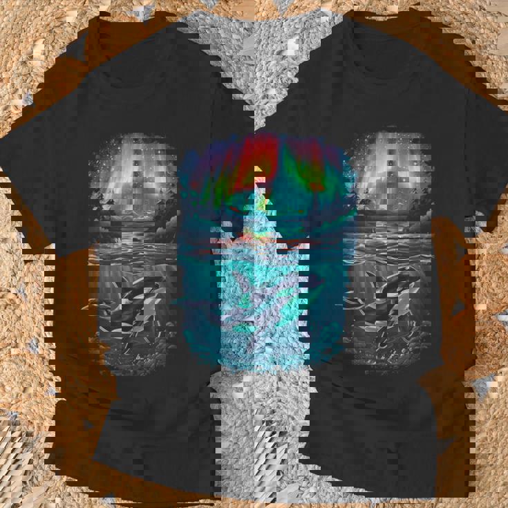 オーロラシャチが特徴のオルカ。 Tシャツ 高齢者への贈り物