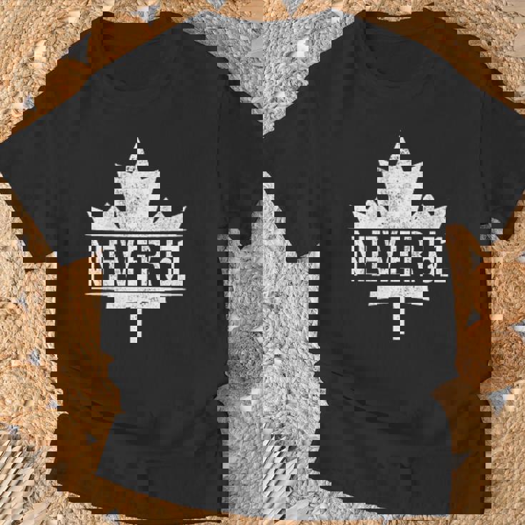 カナダ Never 51 Never 51Sttate カナダ カナダ 国旗 Tシャツ 高齢者への贈り物