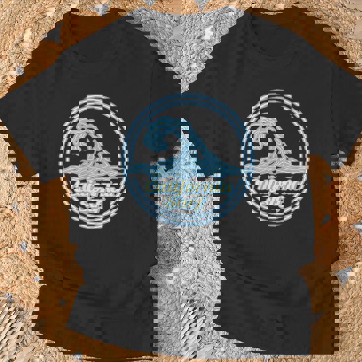 カリフォルニア州バハ、ビッグウェーブサーフクラブ、サーフィングラフィック。 Tシャツ 高齢者への贈り物