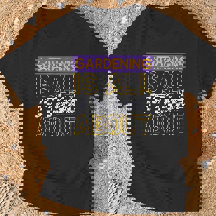 ガーデニングは私が考えるすべてです Tシャツ 高齢者への贈り物