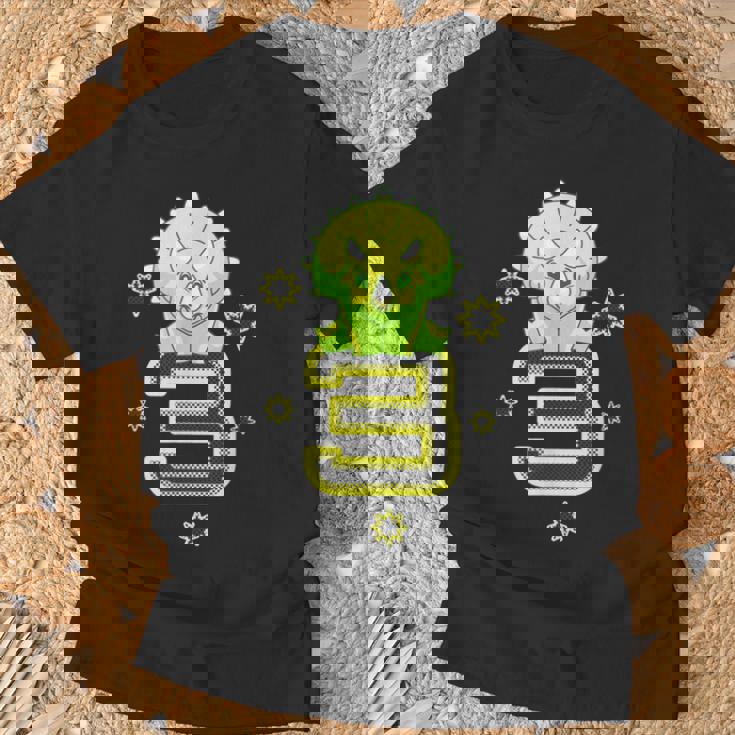 キッズ 3歳 赤ちゃん トリケラトプス 誕生日 恐竜 男の子 女の子 Tシャツ 高齢者への贈り物