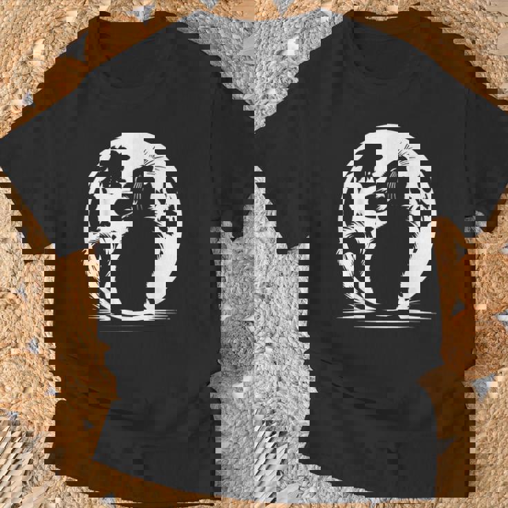 キュートで面白いチンチラが月に吠える Tシャツ 高齢者への贈り物