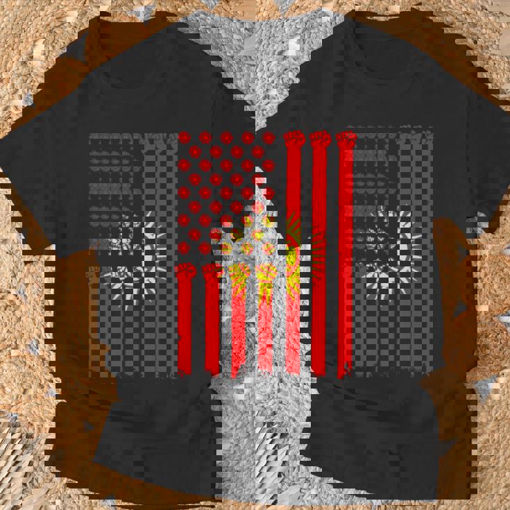キルギス アメリカ 手拳 キルギス ルーツ アメリカ キルギス 国旗 Tシャツ 高齢者への贈り物