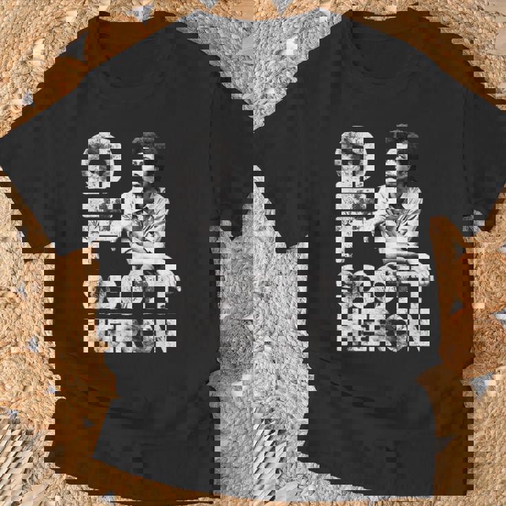 ギルスコットヘロン_003 Tシャツ 高齢者への贈り物