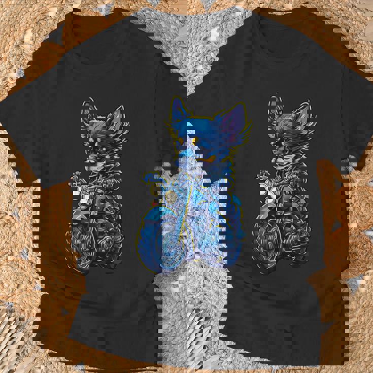 クリスマスにバイクを運転するかわいいチワワ。 Tシャツ 高齢者への贈り物