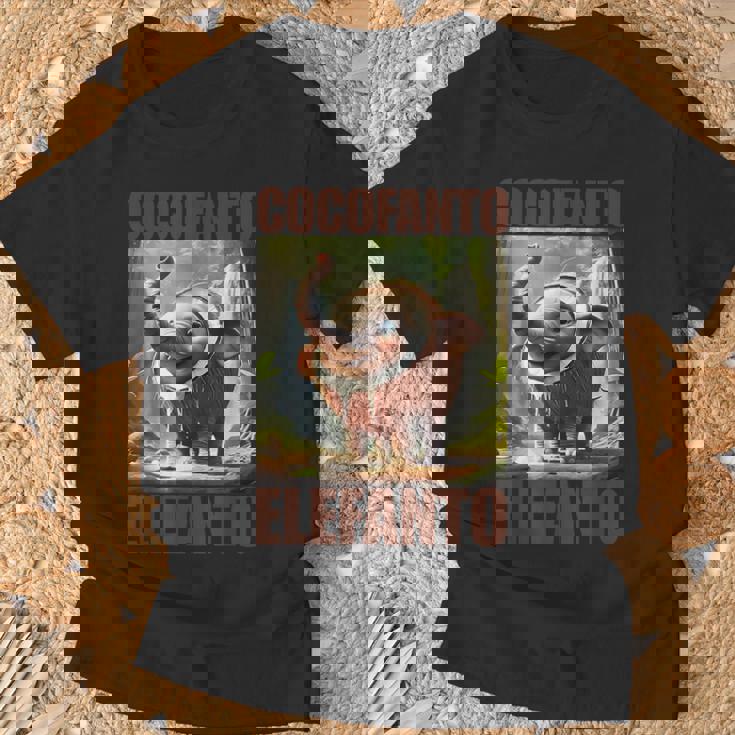 ココファントエレファント-イタリアンブレインロットミーム Tシャツ 高齢者への贈り物