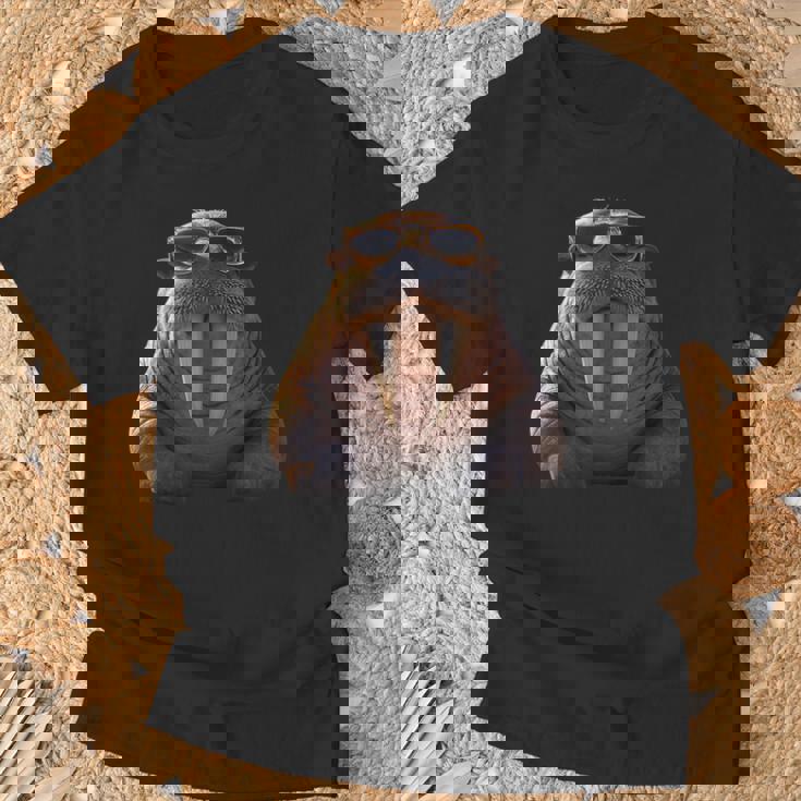 サングラスの牙を持つセイウチ アザラシ セイウチ Tシャツ 高齢者への贈り物