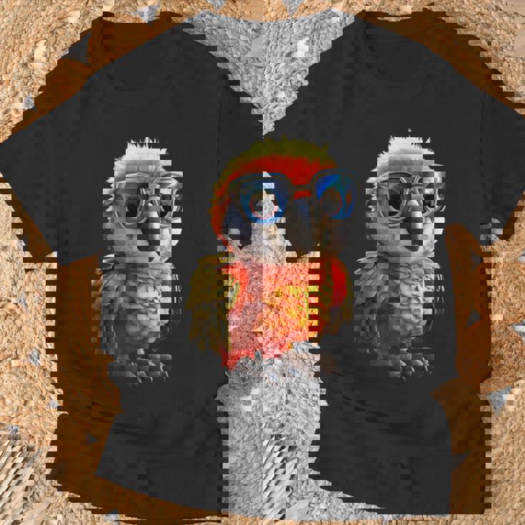 サングラスをかけたインコ コンゴウインコ オカメインコ かわいいインコ Tシャツ 高齢者への贈り物