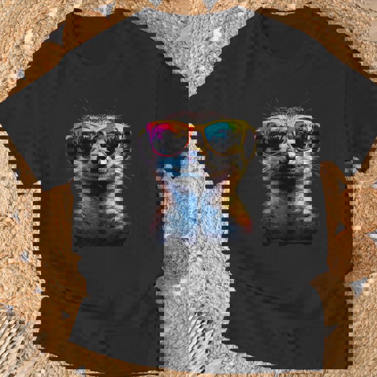 サングラスをかけたミーアキャット カラフルかわいいミーアキャット Tシャツ 高齢者への贈り物