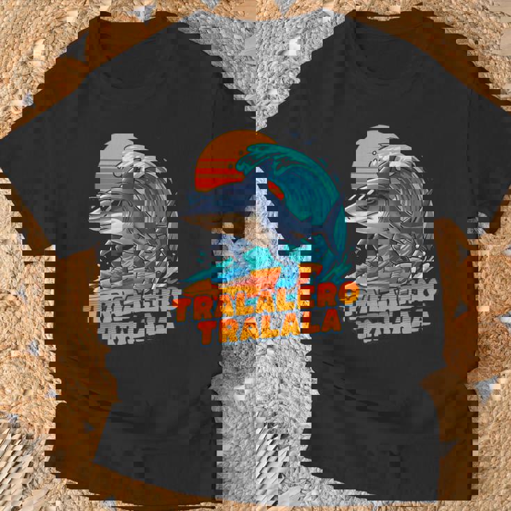 サーフィン トララレロ トラララ イタリアンブレインロットミーム Tシャツ 高齢者への贈り物