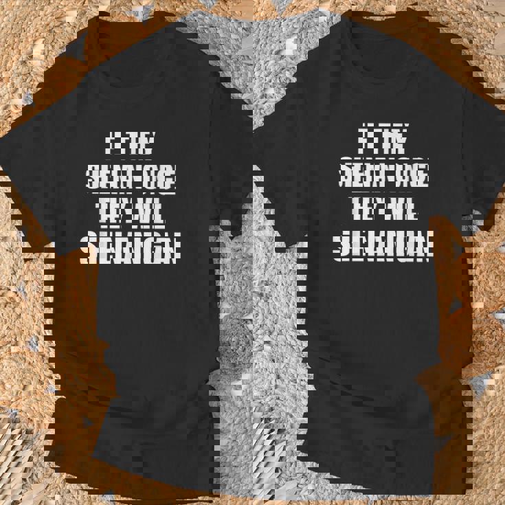 シェナンワン、面白いシェナニガンズ、聖パトリックデー、シェナニガンズ Tシャツ 高齢者への贈り物