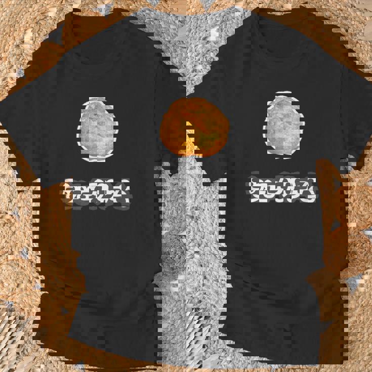 シュークリーム『スイーツ ポップ』お菓子 写真 おやつ 面白い かわいい Tシャツ 高齢者への贈り物