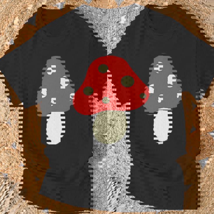 シンプルでキュートなキノコのグラフィック Cute Mushroom Tシャツ 高齢者への贈り物