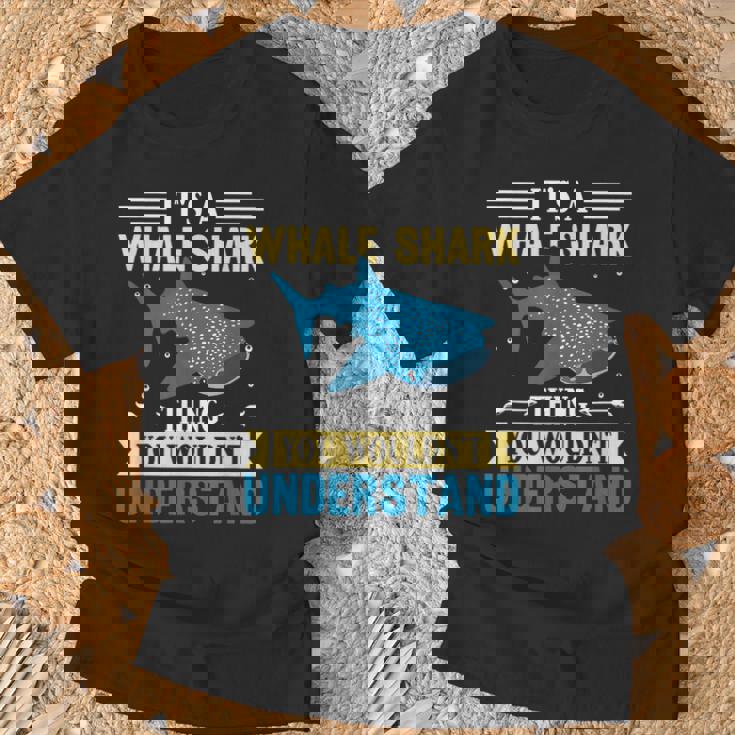 ジンベイザメのことは理解できないジンベイザメです。 Tシャツ 高齢者への贈り物