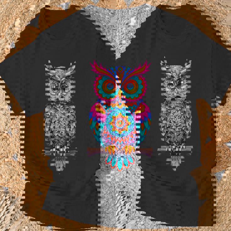 ストリートアートファンのためのストリートアートフクロウ、アーティストスプレー。 Tシャツ 高齢者への贈り物