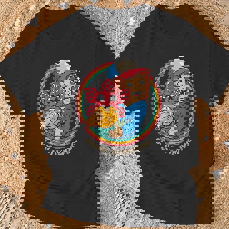 ストレンジャー・シングス ダスティン デモドグ ミーム 好奇心 コンパニオン 84 Tシャツ 高齢者への贈り物