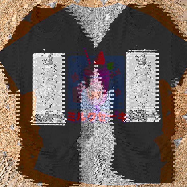 ストロベリー ミルクセーキ レトロ 90年代 2000年代 かわいい アニメ 美学 Tシャツ 高齢者への贈り物