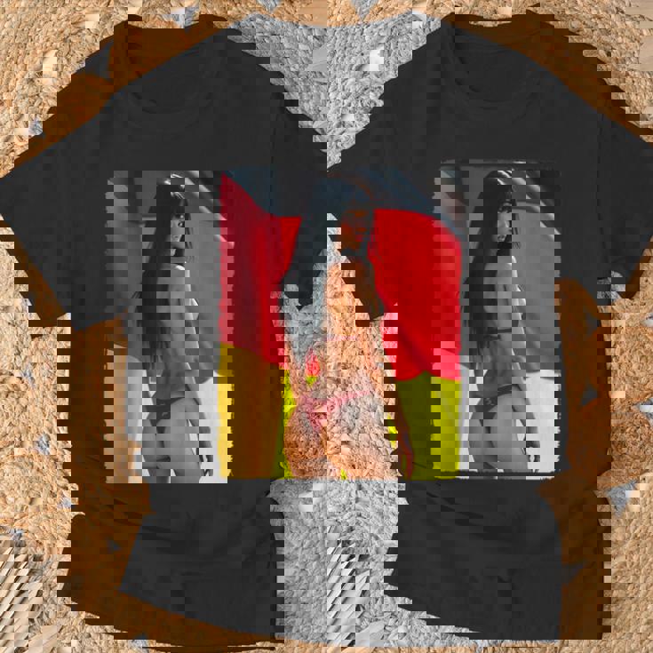 セクシーガールグラフィックtシャツ 「ビキニピンナップガール&ドイツ国旗」 Tシャツ 高齢者への贈り物